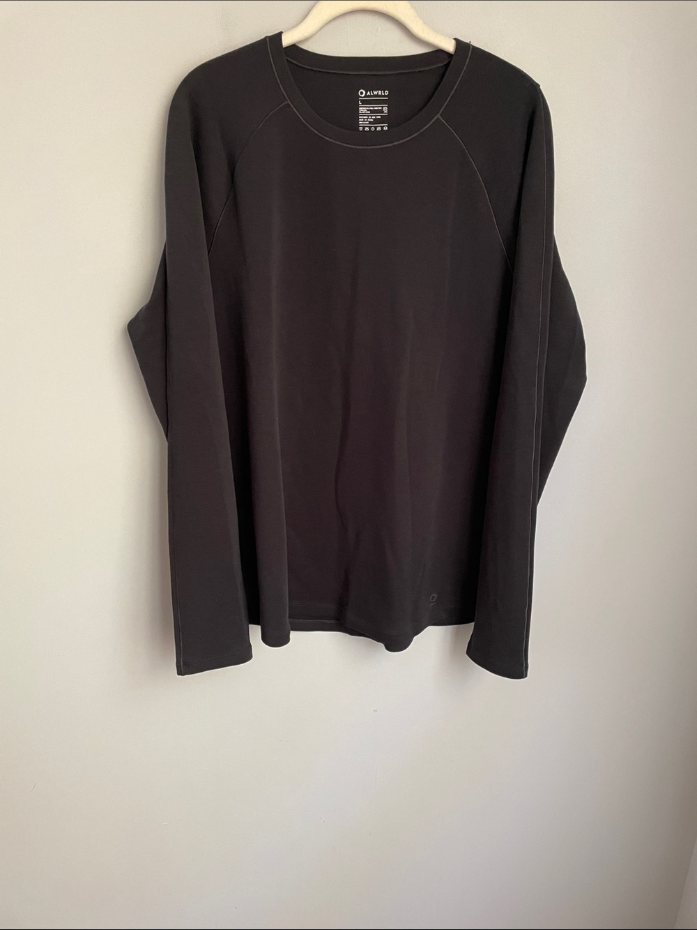 Alwrld Men’s Black Long-Sleeve Crewneck Pullover Shirt Size Large